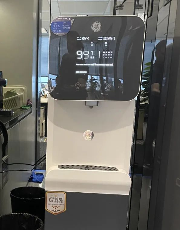 通用净水 X 沃尔玛，强强联手打造办公新高配，净享满分鲜活水！